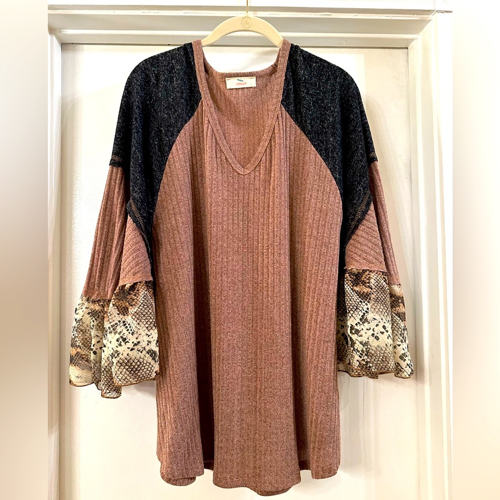 Hummingbird blouse size L.  NWOT